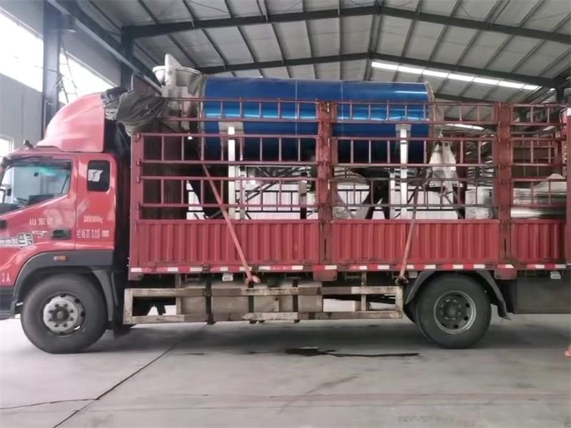 連續(xù)式自動(dòng)潤(rùn)藥機(jī)設(shè)備交付成功